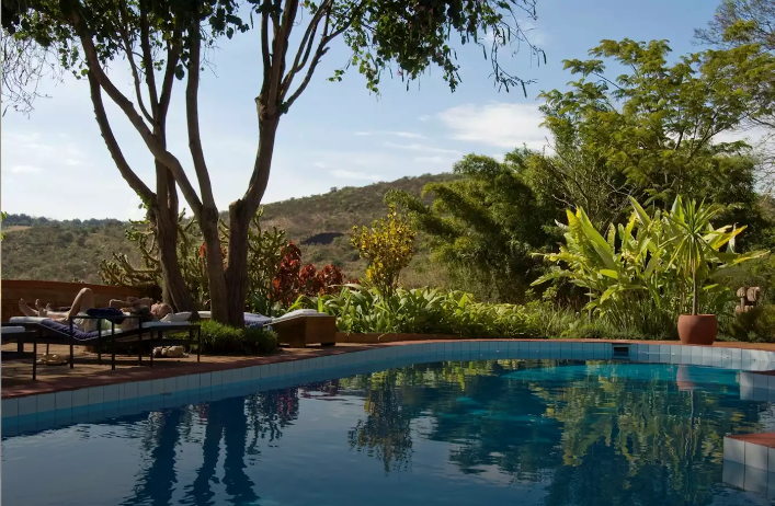 Plantation lodge pool- luxury safari tour